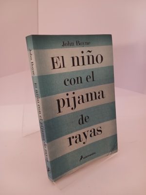 El niño con el pijama de rayas
