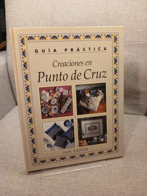 Portada de Creaciones en punto de cruz guía práctica