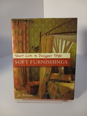 Portada de Short cuts to designer style soft furnishings