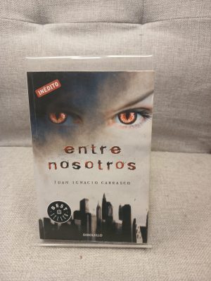 Portada de Entre nosotros