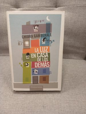 Portada de La luz en casa de los demás