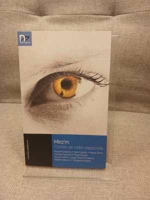 Portada de Mira'm contes de vides especials