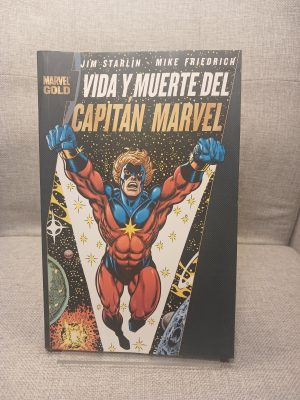 Portada de Vida y muerte del Capitán Marvel