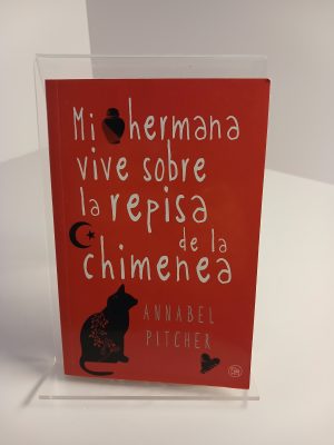 Portada de Mi hermana vive sobre la repisa de la chimenea