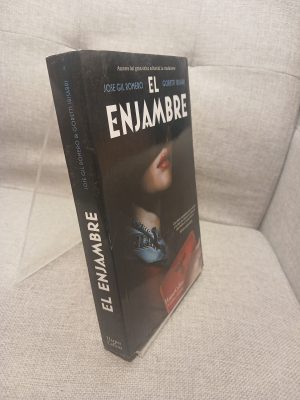 Portada de El enjambre