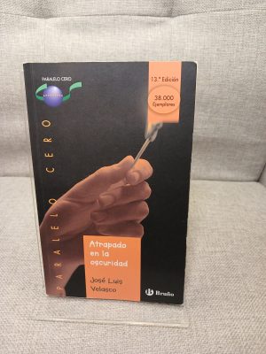 Portada de Atrapado en la oscuridad