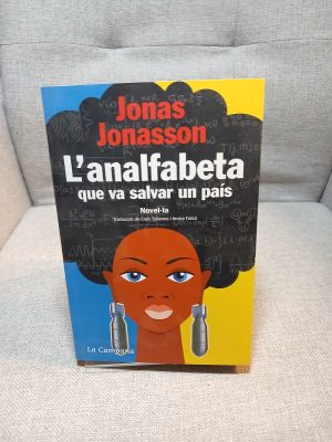 Portada de L'analfabeta que va salvar un país