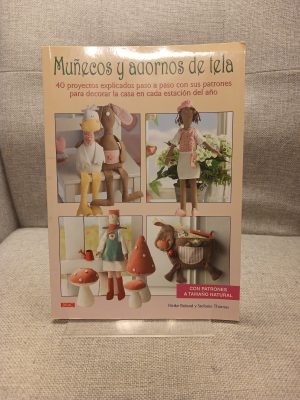 Portada de Muñecos y adornos de tela
